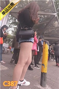 等公车的牛仔热裤MT眼镜美眉[2.5G] 编号：C387