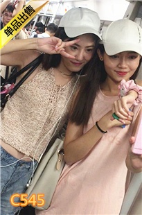 地铁上玩自拍的两个极品美女[1.05G] 编号：C545