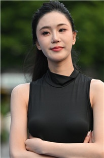 黑色连体衣翘屯美女3A8356[1.84G]