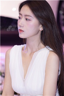 成都车展之仙气飘飘的美腿美女3A8829[228M]