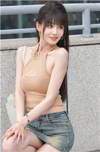 场外牛仔裙车模美女3A8214[2.33G]