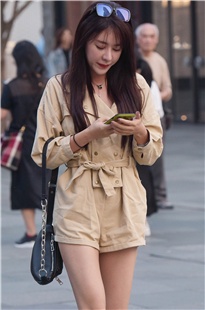 戴墨镜的美女3A2752[878M]