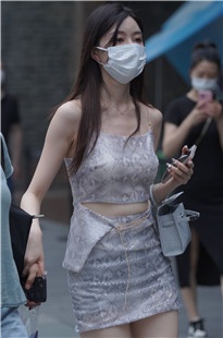 白皙包屯裙美女3A8295[2.08G]