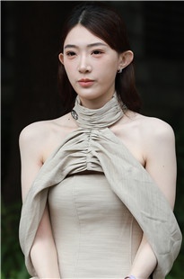 花苞连衣裙小姐姐【套图+视频】3A8884[2.31G]