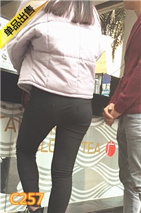 黑色紧身裤翘臀妹子[351M] 编号：C257