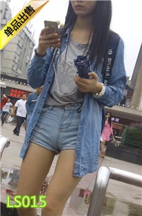 车站外的牛仔上衣热裤翘臀小妹LS015[351M]