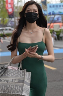 墨绿吊带裙美女3A8432[1.74G]
