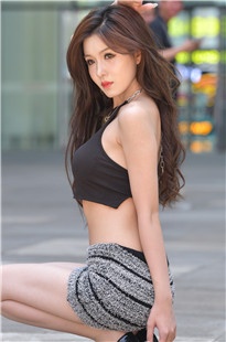 性感的小蛮腰美女【套图+视频】3A8260[5.37G]