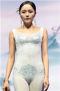 T台塑身内衣模特3A8101[1.14G]