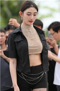 黑丝长腿美女3A8584[2.22G]