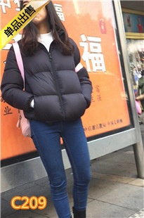 街拍蓝牛包臀大美女[615M] 编号：C209