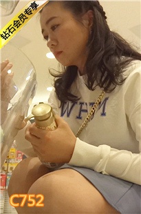 商场两个短裙美女[856M] 编号：C752