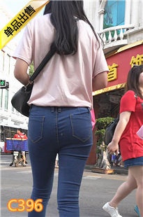 蓝色牛仔裤紧绷圆臀美眉[280M] 编号：C396