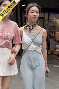 三位美女中腿最美的一个小姐姐3A040[81P/2.49G]