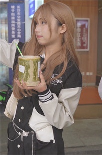 2023年YZW12月banana cat 4K最新街拍美女视频[11.1G]
